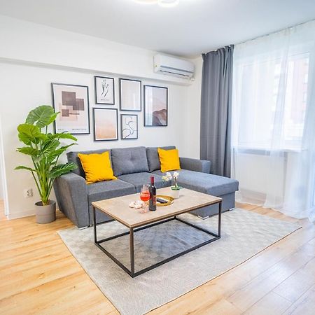 Refreshingly Chic: Newly Renovated 2Br Apartment Bucharest Exterior photo