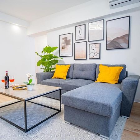 Refreshingly Chic: Newly Renovated 2Br Apartment Bucharest Exterior photo