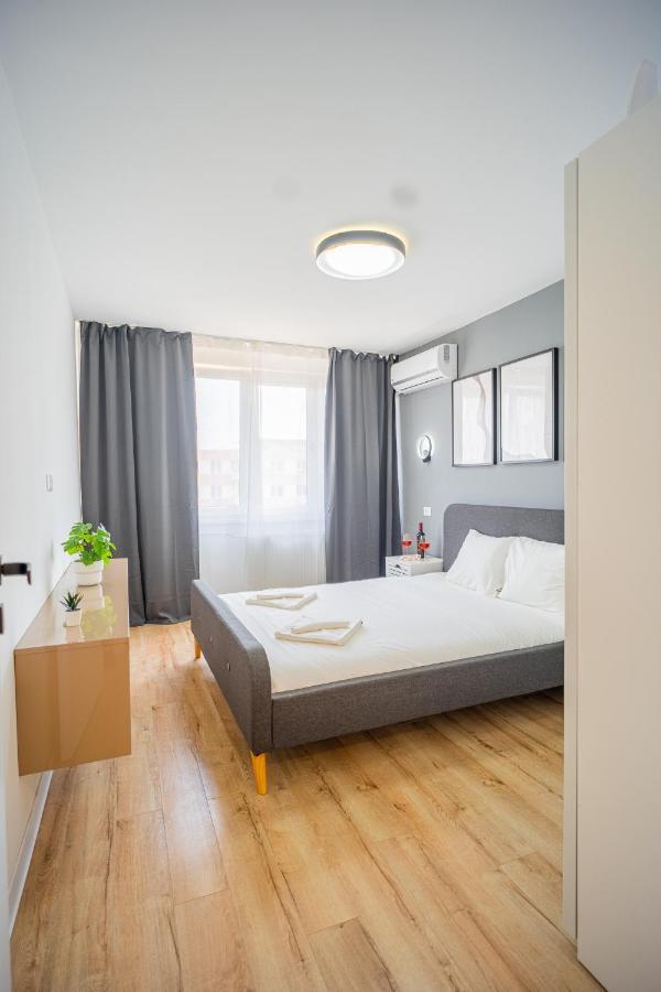 Refreshingly Chic: Newly Renovated 2Br Apartment Bucharest Exterior photo