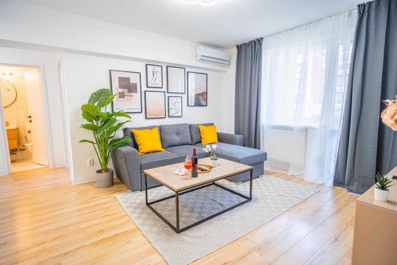 Refreshingly Chic: Newly Renovated 2Br Apartment Bucharest Exterior photo