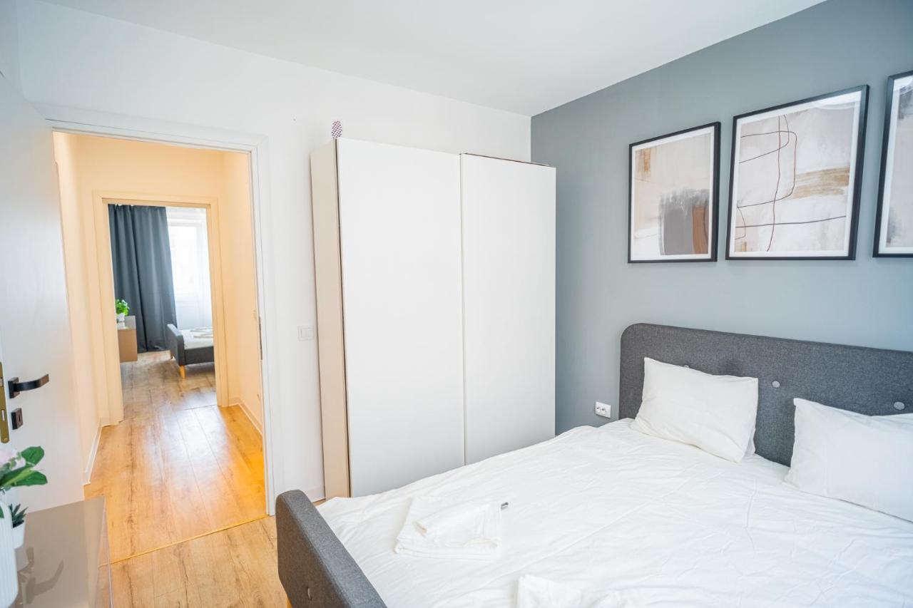 Refreshingly Chic: Newly Renovated 2Br Apartment Bucharest Exterior photo