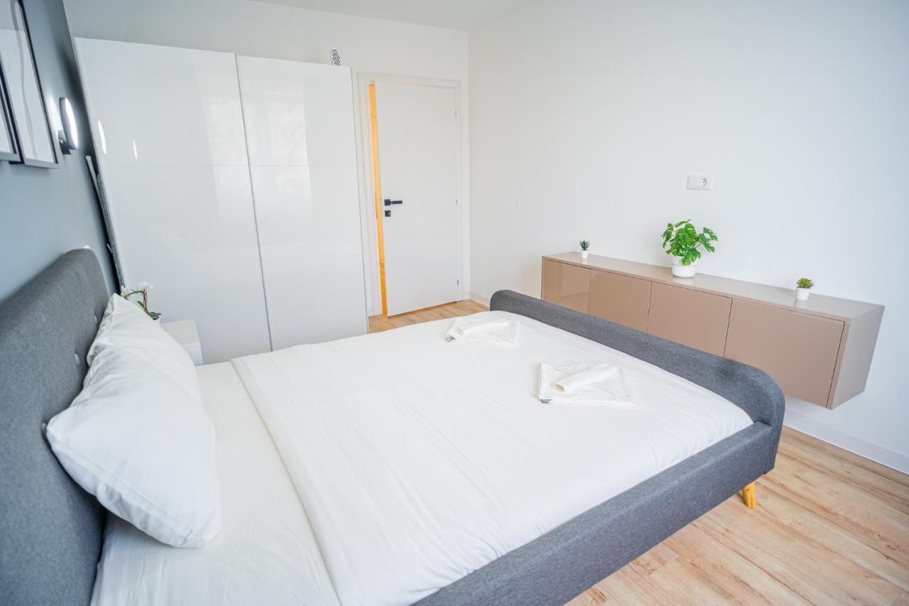 Refreshingly Chic: Newly Renovated 2Br Apartment Bucharest Exterior photo