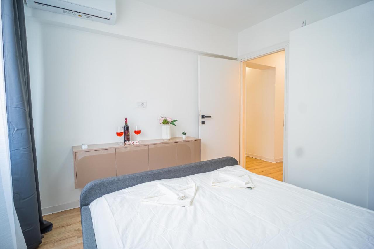 Refreshingly Chic: Newly Renovated 2Br Apartment Bucharest Exterior photo