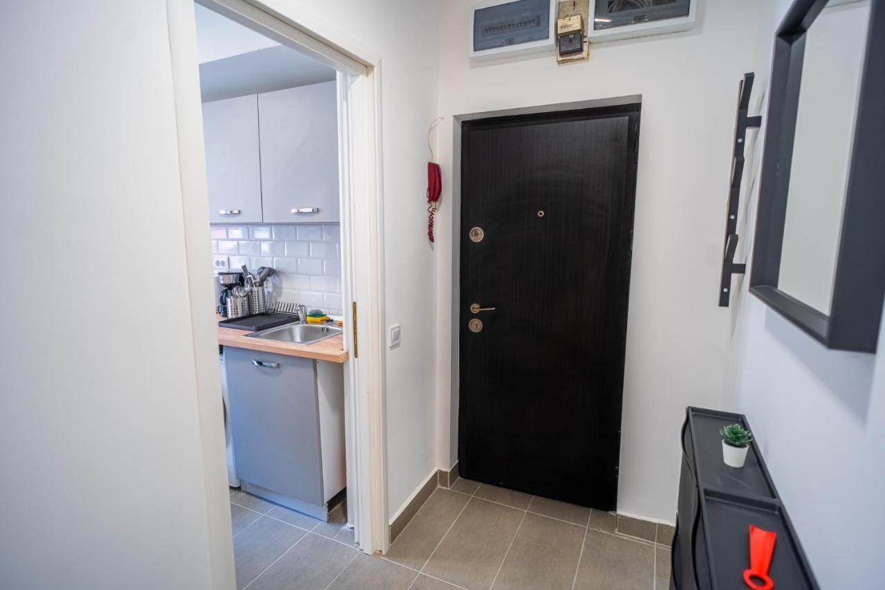 Refreshingly Chic: Newly Renovated 2Br Apartment Bucharest Exterior photo