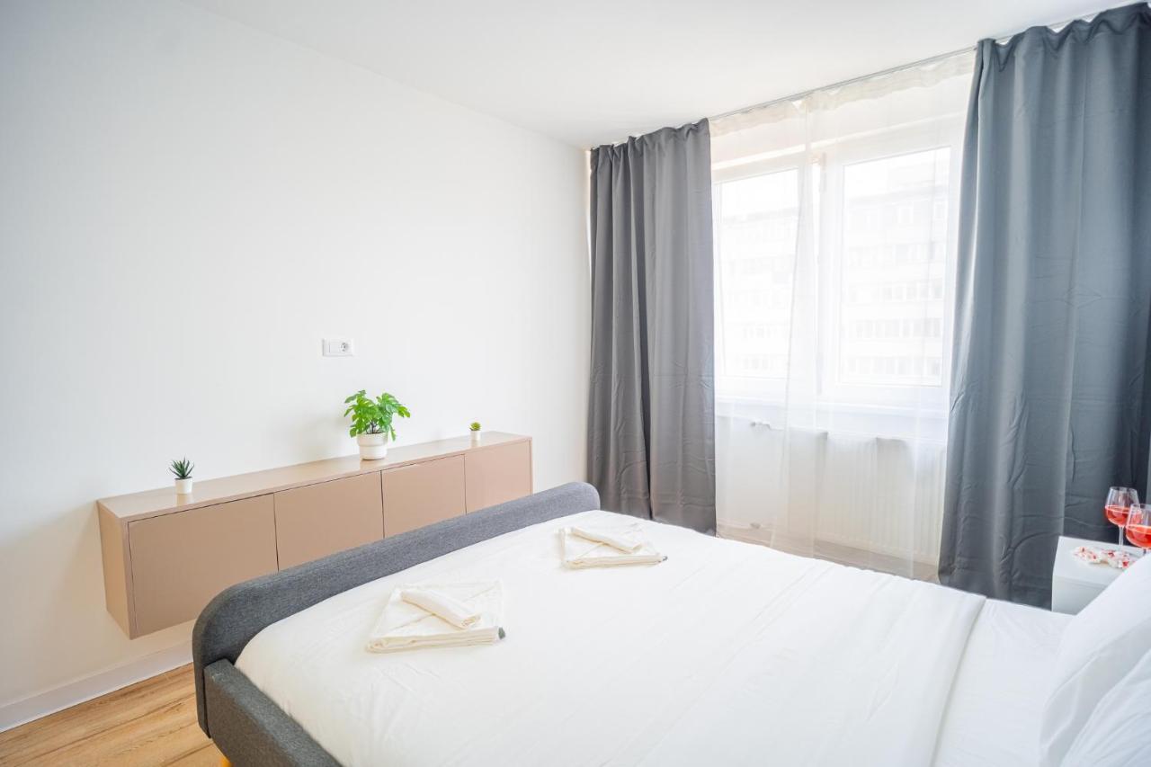Refreshingly Chic: Newly Renovated 2Br Apartment Bucharest Exterior photo