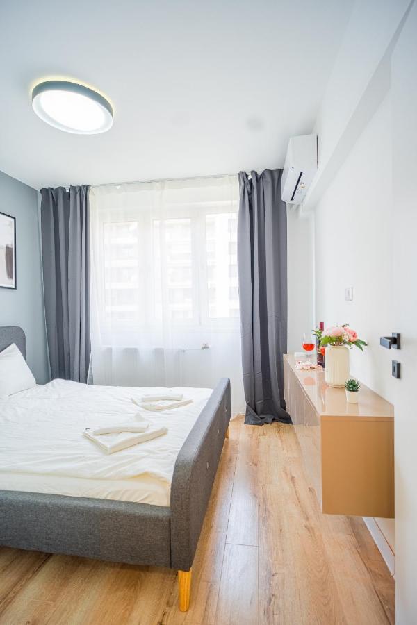 Refreshingly Chic: Newly Renovated 2Br Apartment Bucharest Exterior photo