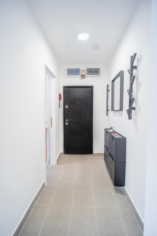 Refreshingly Chic: Newly Renovated 2Br Apartment Bucharest Exterior photo