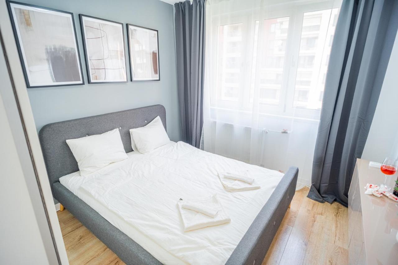 Refreshingly Chic: Newly Renovated 2Br Apartment Bucharest Exterior photo
