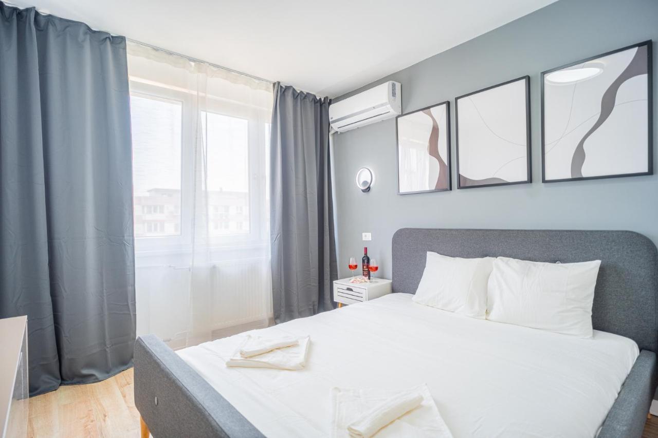 Refreshingly Chic: Newly Renovated 2Br Apartment Bucharest Exterior photo