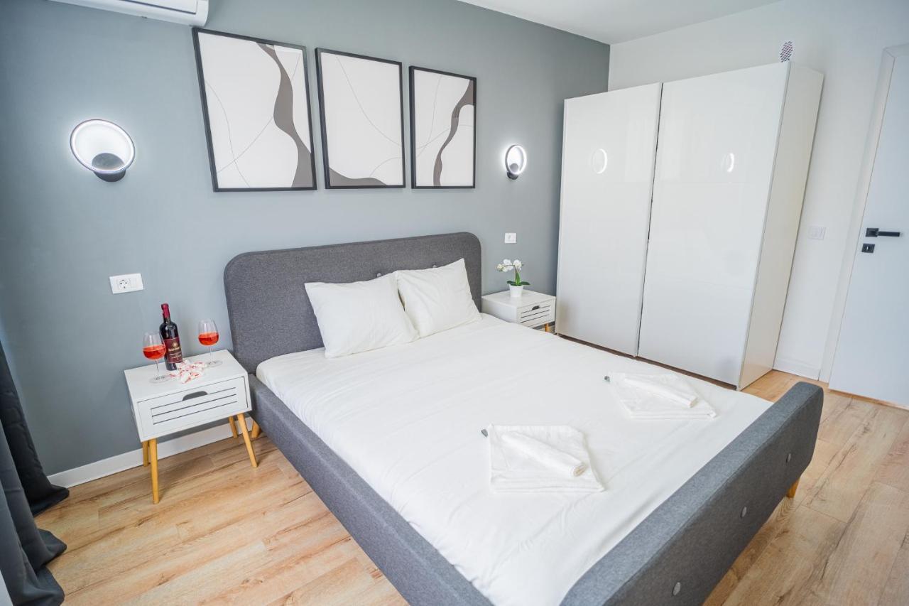 Refreshingly Chic: Newly Renovated 2Br Apartment Bucharest Exterior photo